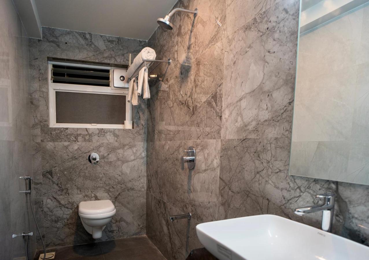 Hotel Oberon Солапур Екстериор снимка