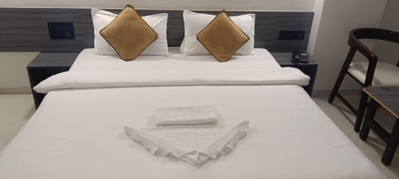 Hotel Oberon Солапур Екстериор снимка